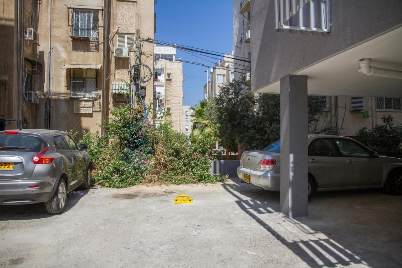 Apartments4You Maya Bat Yam Exteriör bild