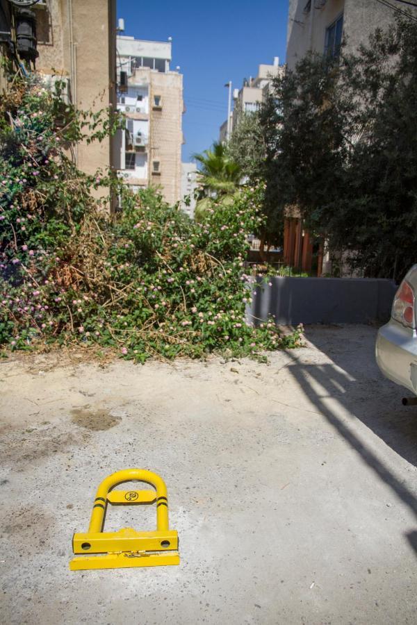 Apartments4You Maya Bat Yam Exteriör bild