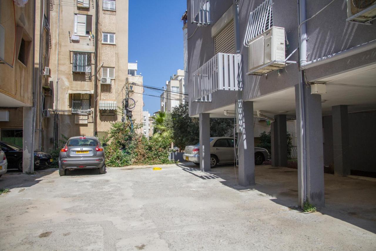 Apartments4You Maya Bat Yam Exteriör bild