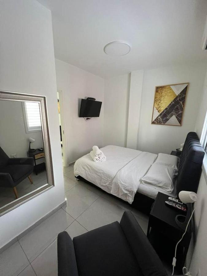 Apartments4You Maya Bat Yam Exteriör bild