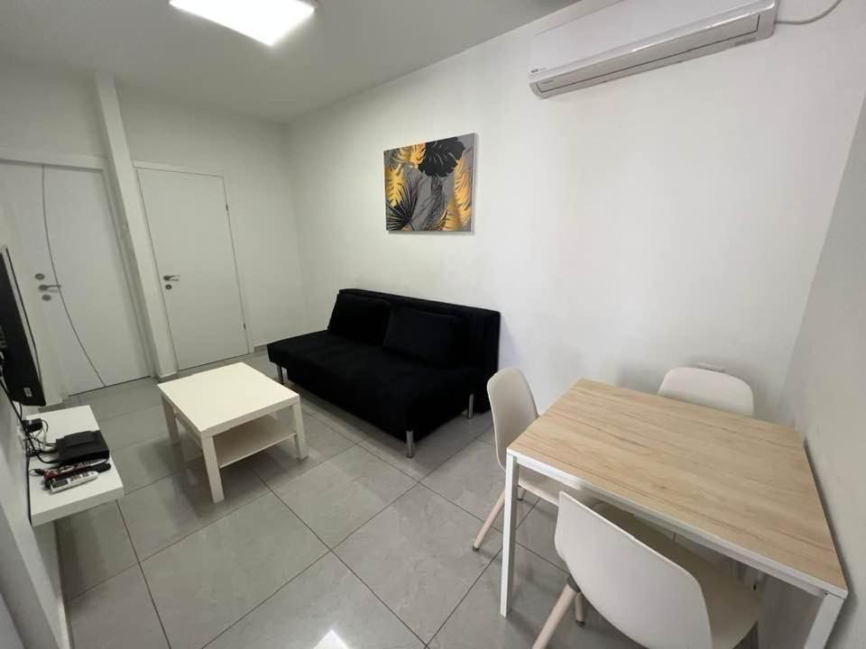 Apartments4You Maya Bat Yam Exteriör bild