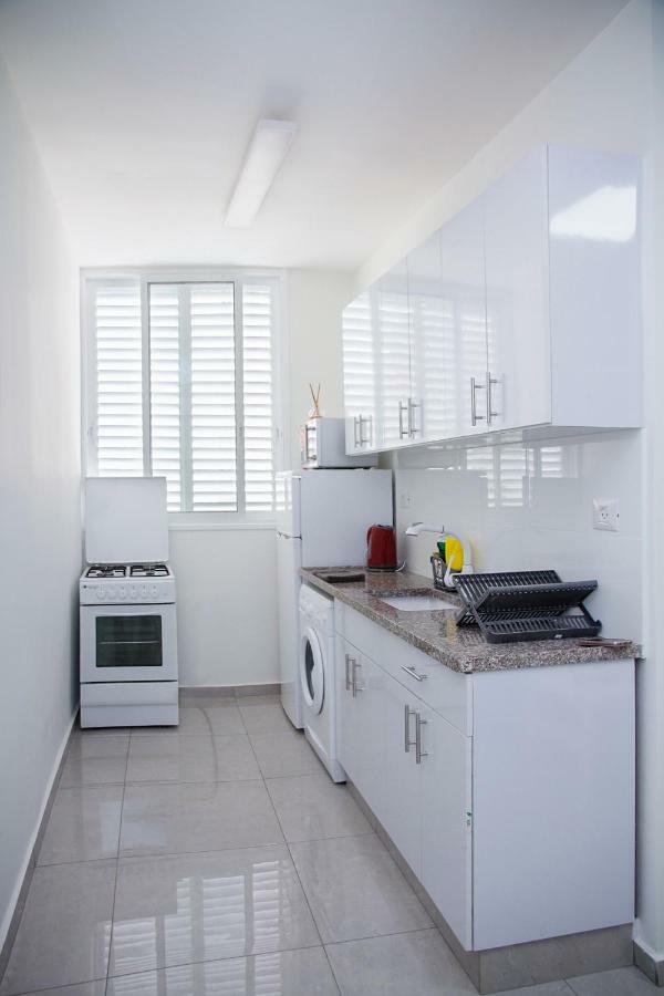 Apartments4You Maya Bat Yam Exteriör bild